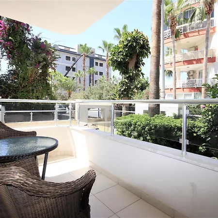 Апартаменты 11 Beachside In Oba, 2 Min Walk To The Sea